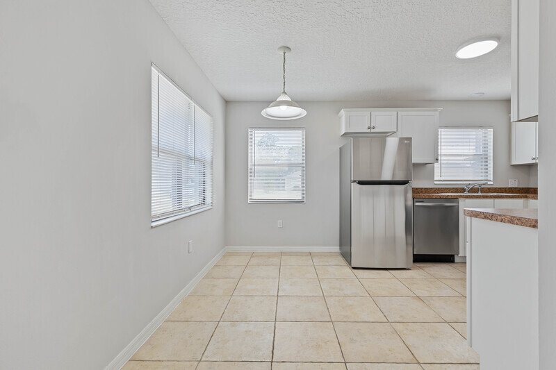 LIKE NEW 3/2/2 IN DESIRABLE PINE LAKES property image
