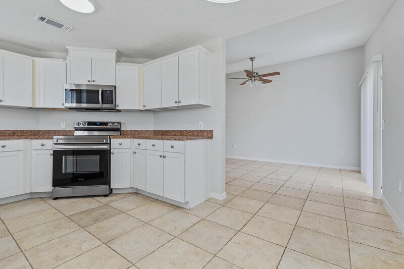 LIKE NEW 3/2/2 IN DESIRABLE PINE LAKES property image