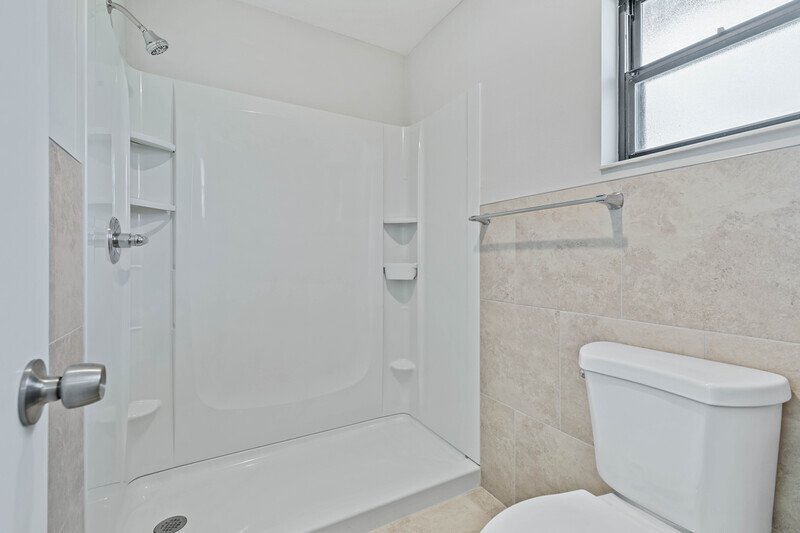LIKE NEW 3/2/2 IN DESIRABLE PINE LAKES property image