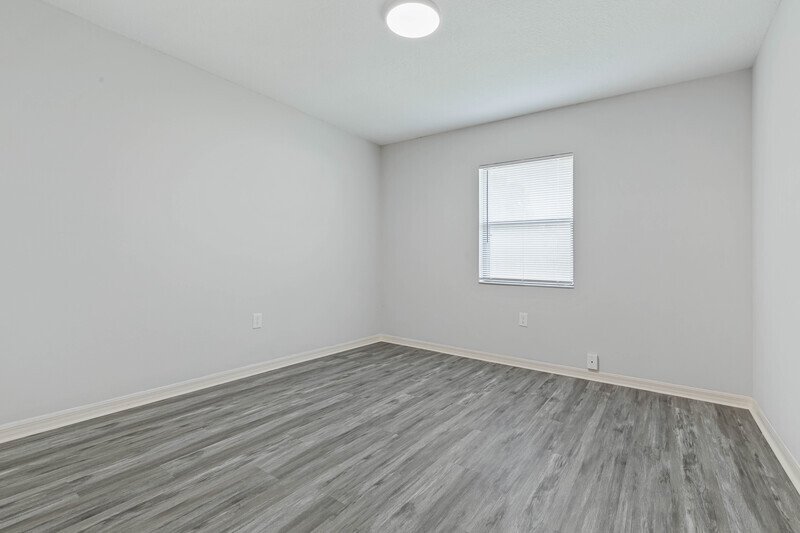 LIKE NEW 3/2/2 IN DESIRABLE PINE LAKES property image