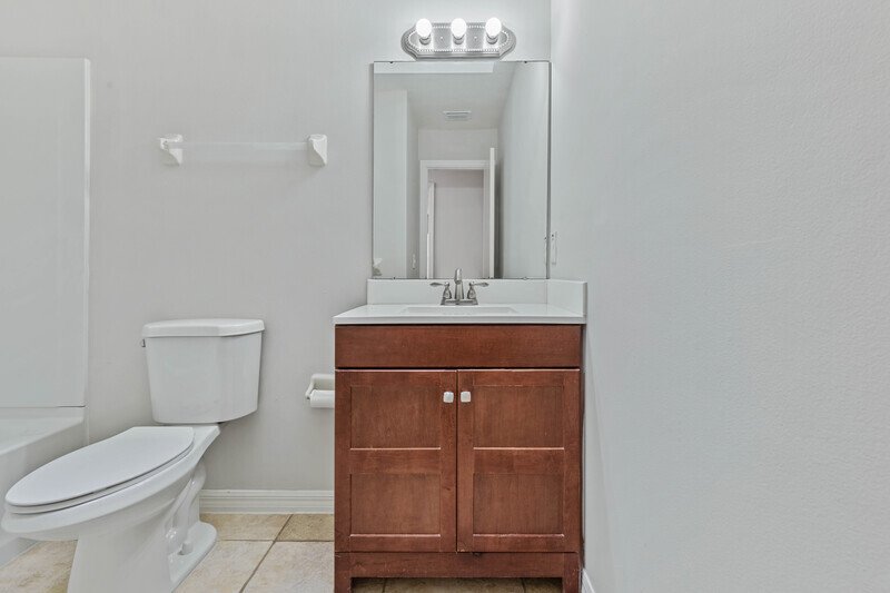 LIKE NEW 3/2/2 IN DESIRABLE PINE LAKES property image