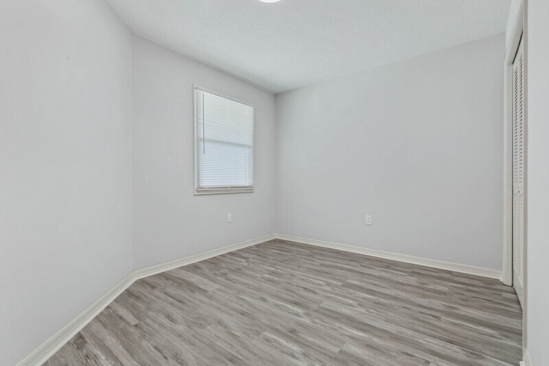 LIKE NEW 3/2/2 IN DESIRABLE PINE LAKES property image
