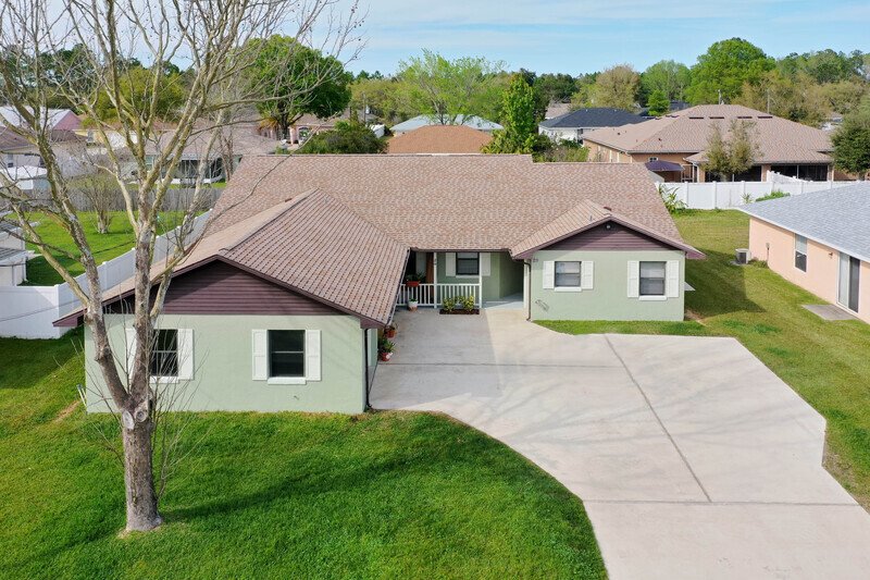 LIKE NEW 3/2/2 IN DESIRABLE PINE LAKES property image