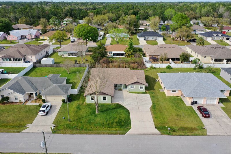LIKE NEW 3/2/2 IN DESIRABLE PINE LAKES property image