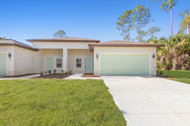 LIKE NEW 3/2/2 TOWNHOME IN POPULAR PINE GROVE property image
