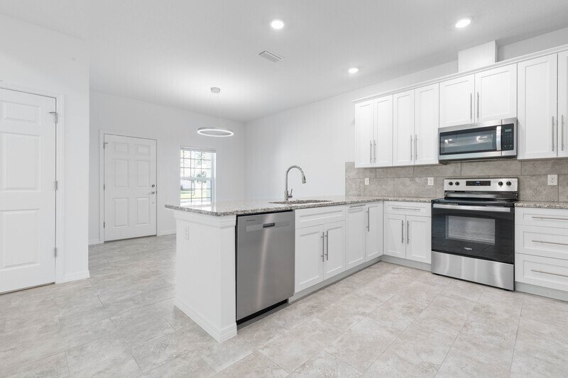 LIKE NEW 3/2/2 TOWNHOME IN POPULAR PINE GROVE property image