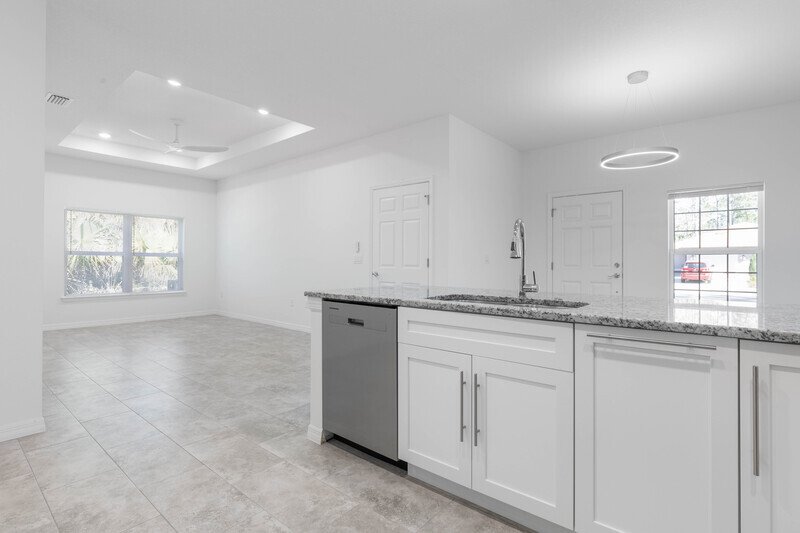 LIKE NEW 3/2/2 TOWNHOME IN POPULAR PINE GROVE property image