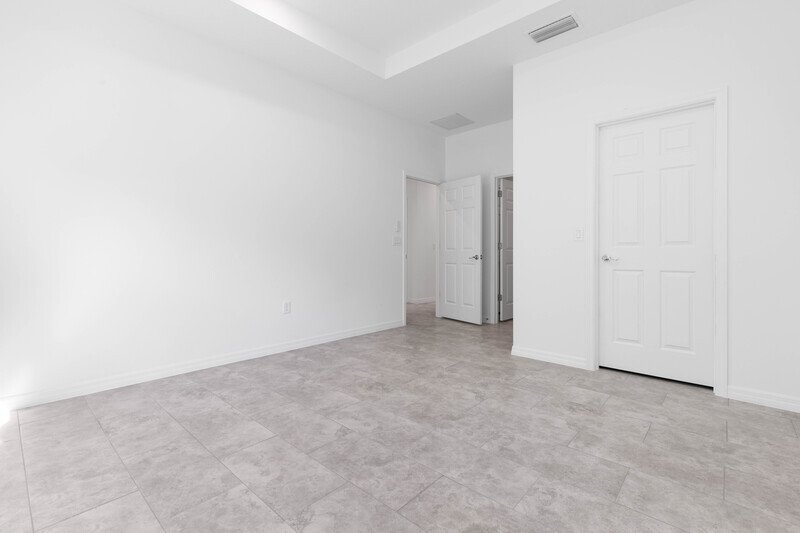 LIKE NEW 3/2/2 TOWNHOME IN POPULAR PINE GROVE property image
