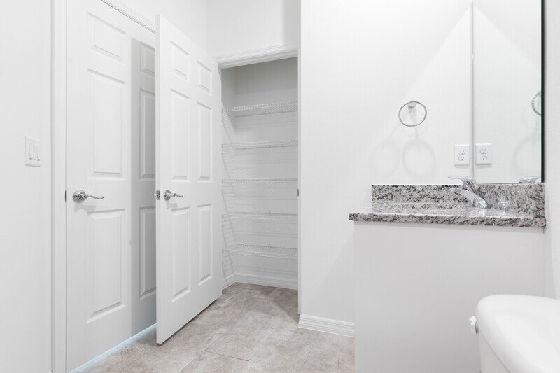 LIKE NEW 3/2/2 TOWNHOME IN POPULAR PINE GROVE property image