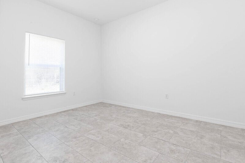 LIKE NEW 3/2/2 TOWNHOME IN POPULAR PINE GROVE property image