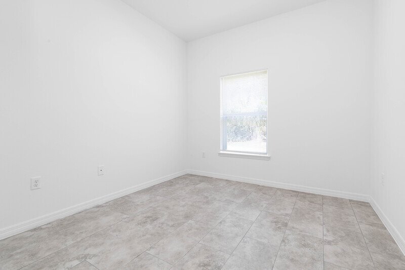 LIKE NEW 3/2/2 TOWNHOME IN POPULAR PINE GROVE property image