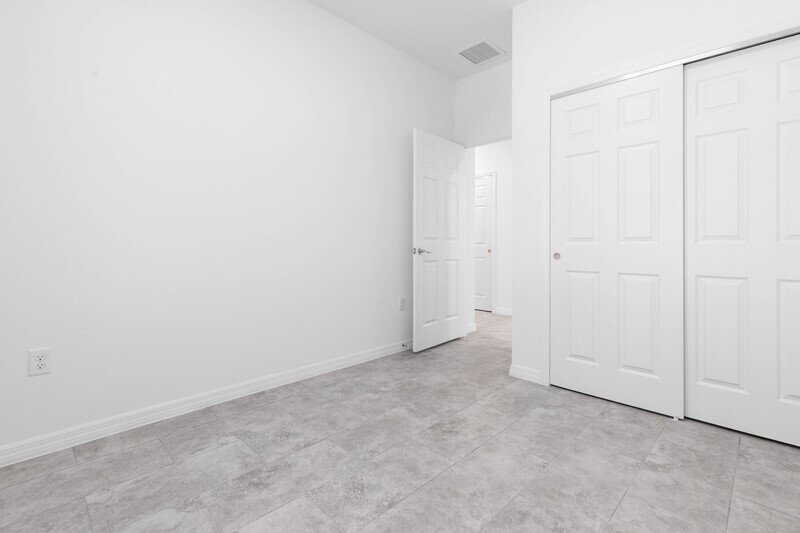 LIKE NEW 3/2/2 TOWNHOME IN POPULAR PINE GROVE property image