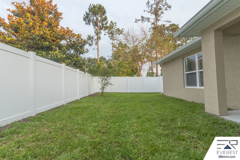 LIKE NEW 3/2/1 TOWNHOUSE IN BEAUTIFUL SEMINOLE WOODS property image