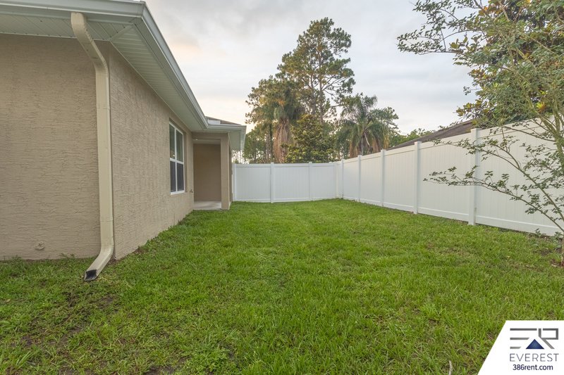 LIKE NEW 3/2/1 TOWNHOUSE IN BEAUTIFUL SEMINOLE WOODS property image