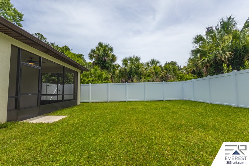 LIKE NEW 3/2/2 TOWNHOME IN POPULAR PINE GROVE property image