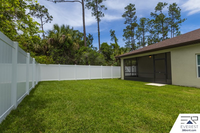 LIKE NEW 3/2/2 TOWNHOME IN POPULAR PINE GROVE property image