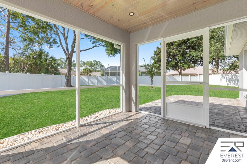 FULLY FENCED, COMPLETELY RENOVATED 3/2/2 ON A CUL-DE-SAC IN THE HEART OF PALM COAST property image