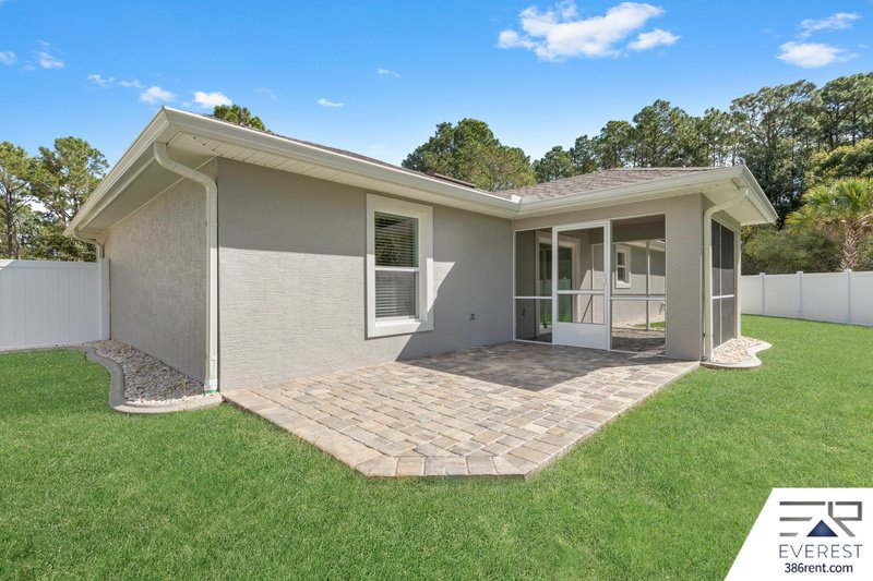 FULLY FENCED, COMPLETELY RENOVATED 3/2/2 ON A CUL-DE-SAC IN THE HEART OF PALM COAST property image