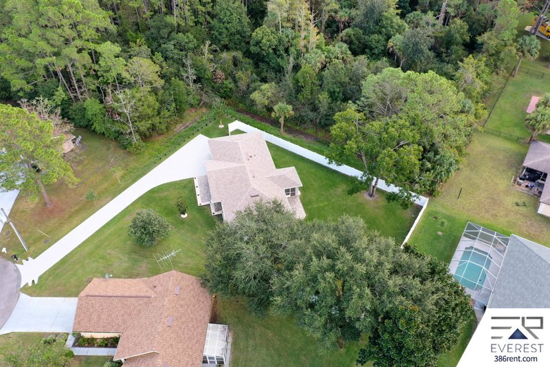FULLY FENCED, COMPLETELY RENOVATED 3/2/2 ON A CUL-DE-SAC IN THE HEART OF PALM COAST property image