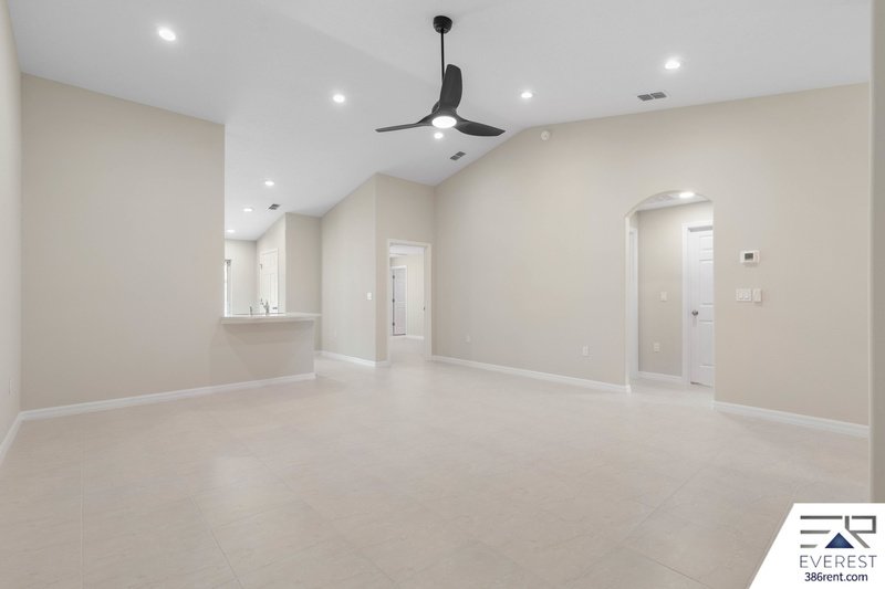 Brand New, fully fenced on a quiet cul-de-sac property image