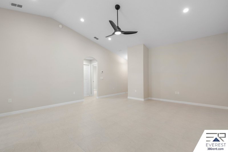 Brand New, fully fenced on a quiet cul-de-sac property image