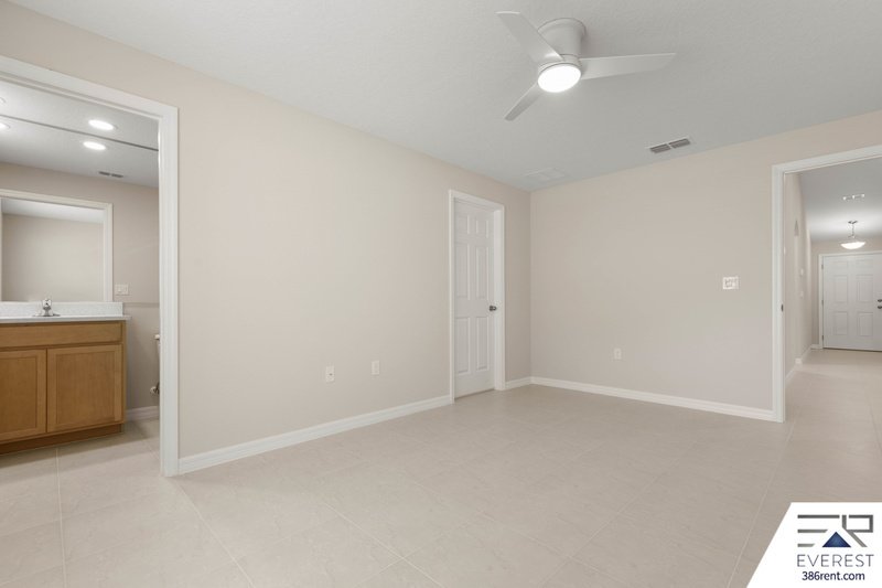 Brand New, fully fenced on a quiet cul-de-sac property image