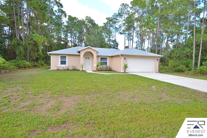 FUNCTIONAL 3/2/2 IN THE HEART OF PALM COAST property image