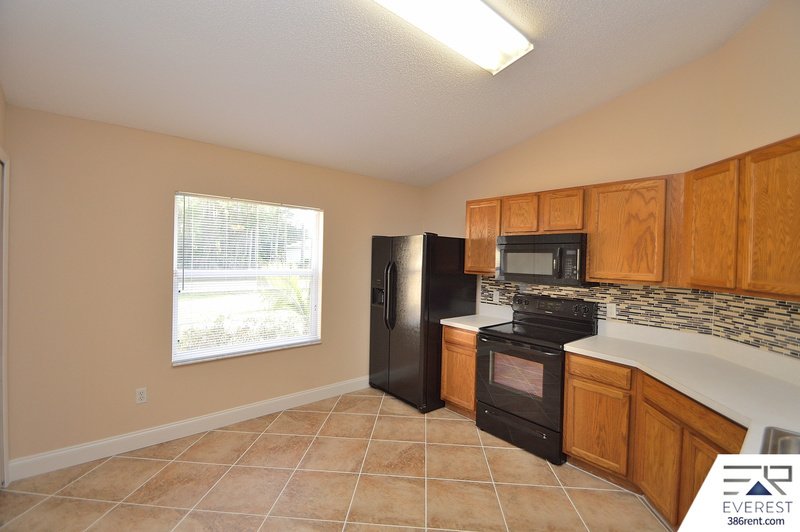 FUNCTIONAL 3/2/2 IN THE HEART OF PALM COAST property image