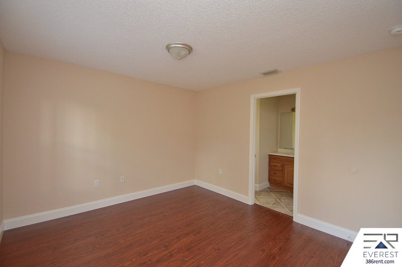 FUNCTIONAL 3/2/2 IN THE HEART OF PALM COAST property image
