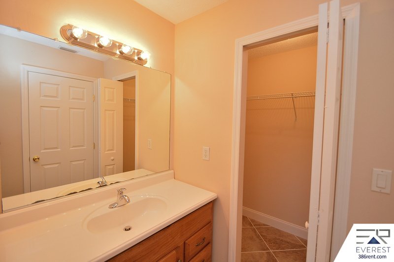 FUNCTIONAL 3/2/2 IN THE HEART OF PALM COAST property image