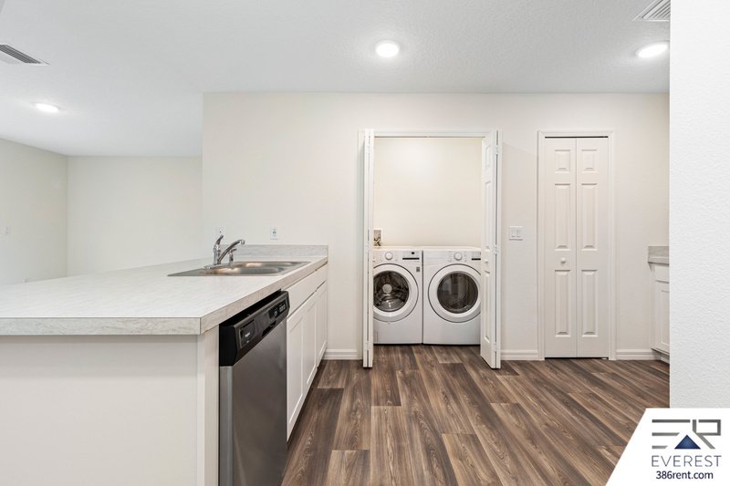 LIKE NEW 3/2/2 IN POPULAR LEHIGH WOODS property image