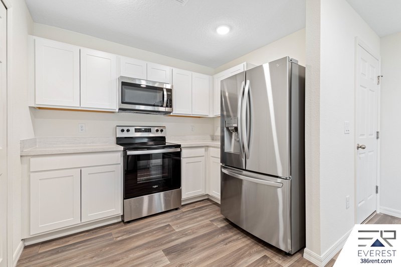 LIKE NEW 3/2/2 IN POPULAR LEHIGH WOODS property image