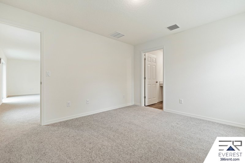 LIKE NEW 3/2/2 IN POPULAR LEHIGH WOODS property image