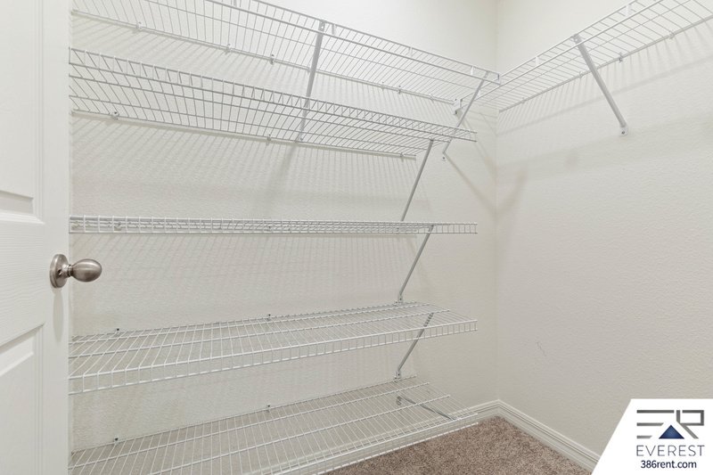LIKE NEW 3/2/2 IN POPULAR LEHIGH WOODS property image