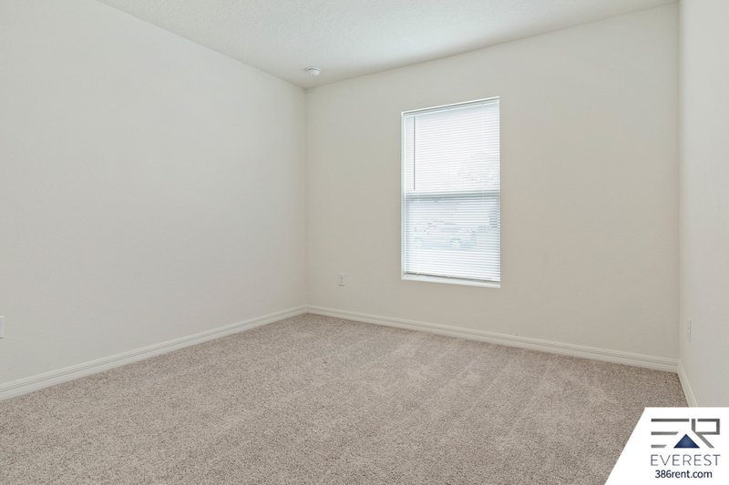LIKE NEW 3/2/2 IN POPULAR LEHIGH WOODS property image