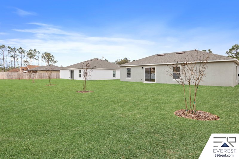 LIKE NEW 3/2/2 IN POPULAR LEHIGH WOODS property image