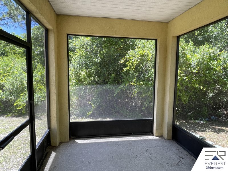 FUNCTIONAL 3/2/2 IN POPULAR LEHIGH WOODS property image