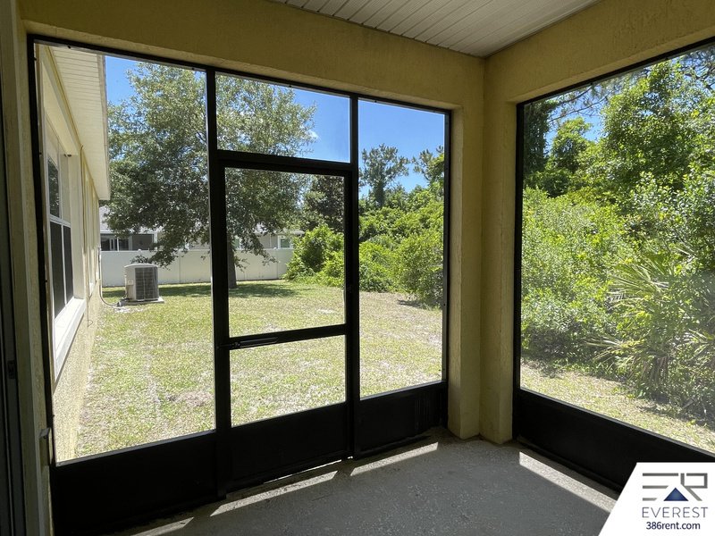 FUNCTIONAL 3/2/2 IN POPULAR LEHIGH WOODS property image