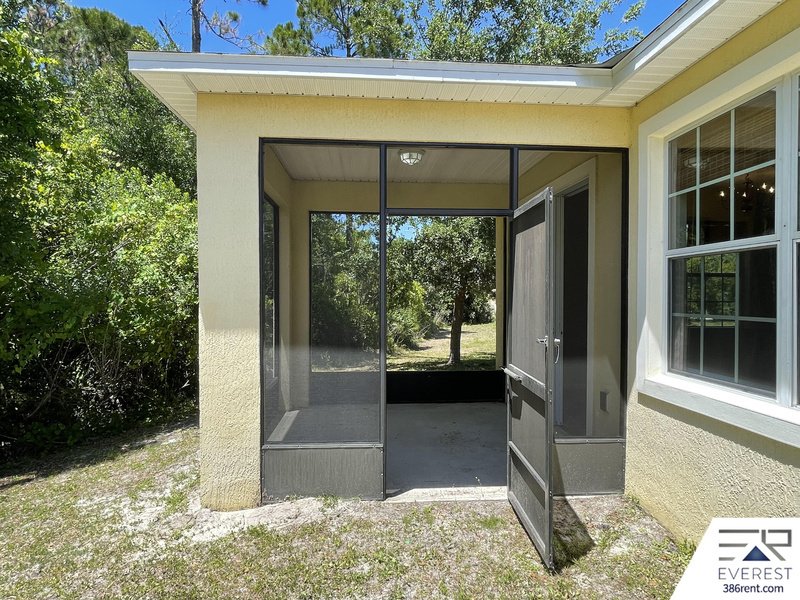 FUNCTIONAL 3/2/2 IN POPULAR LEHIGH WOODS property image
