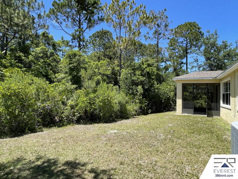 FUNCTIONAL 3/2/2 IN POPULAR LEHIGH WOODS property image