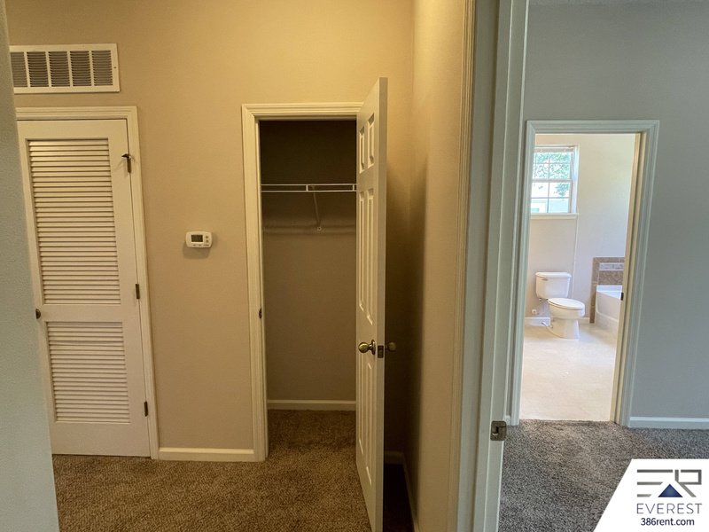 FUNCTIONAL 3/2/2 IN POPULAR LEHIGH WOODS property image