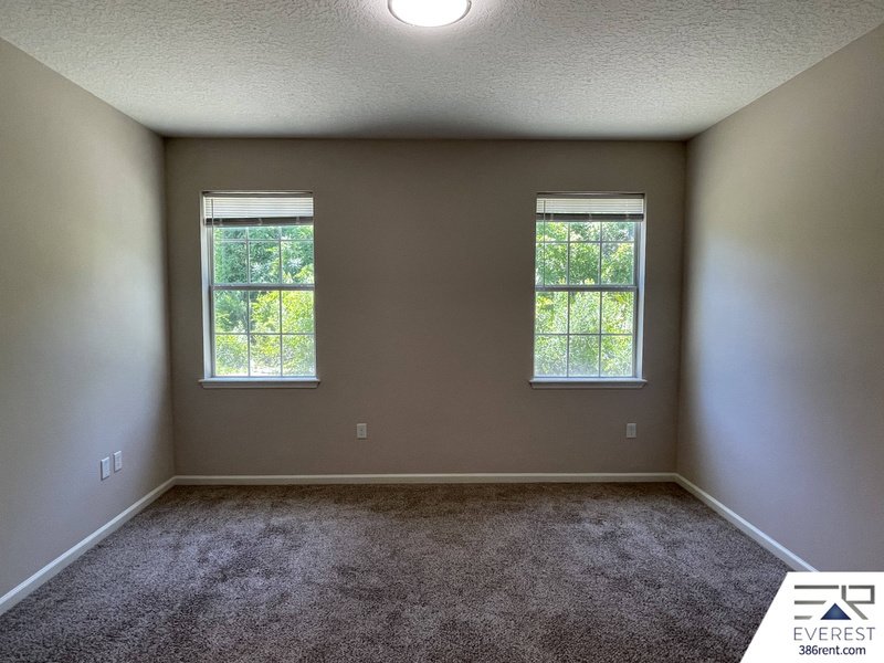 FUNCTIONAL 3/2/2 IN POPULAR LEHIGH WOODS property image