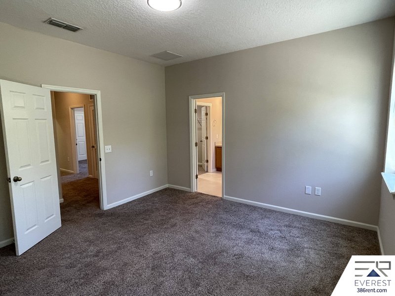 FUNCTIONAL 3/2/2 IN POPULAR LEHIGH WOODS property image
