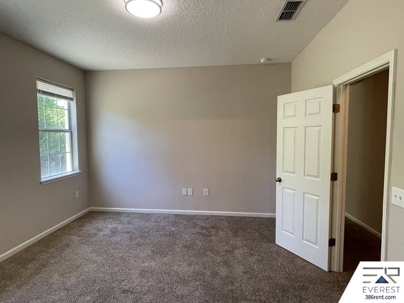 FUNCTIONAL 3/2/2 IN POPULAR LEHIGH WOODS property image