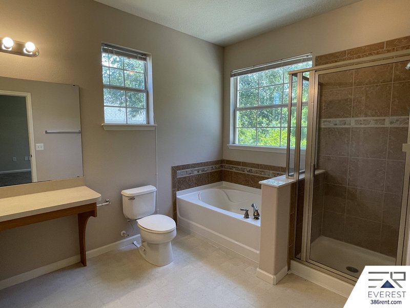 FUNCTIONAL 3/2/2 IN POPULAR LEHIGH WOODS property image