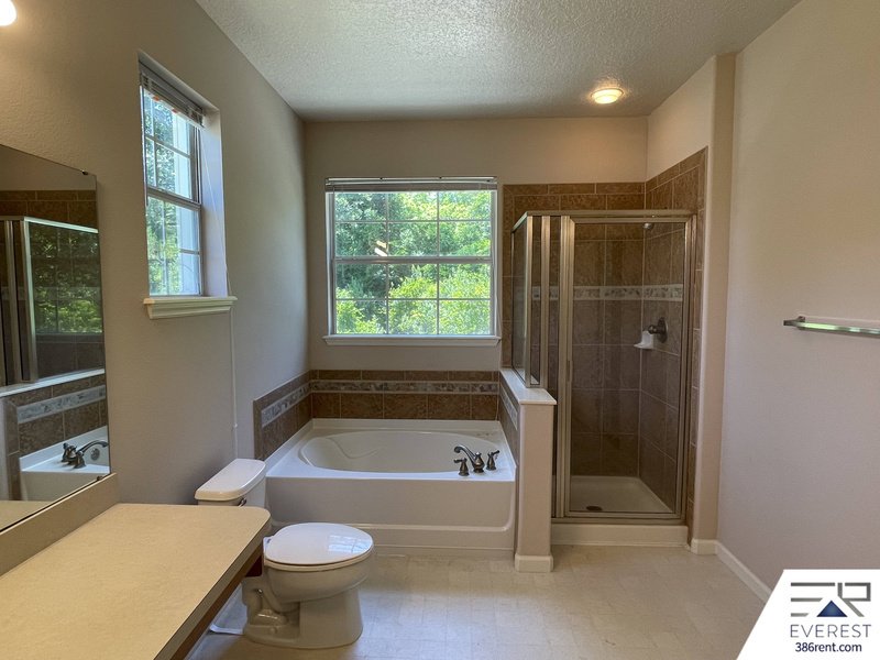 FUNCTIONAL 3/2/2 IN POPULAR LEHIGH WOODS property image