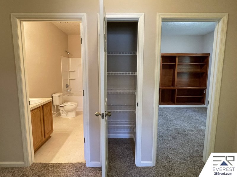 FUNCTIONAL 3/2/2 IN POPULAR LEHIGH WOODS property image