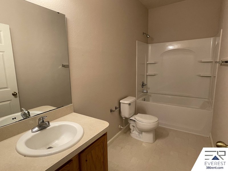 FUNCTIONAL 3/2/2 IN POPULAR LEHIGH WOODS property image