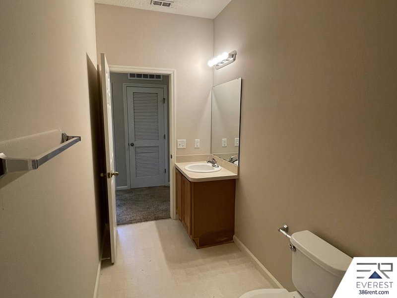 FUNCTIONAL 3/2/2 IN POPULAR LEHIGH WOODS property image