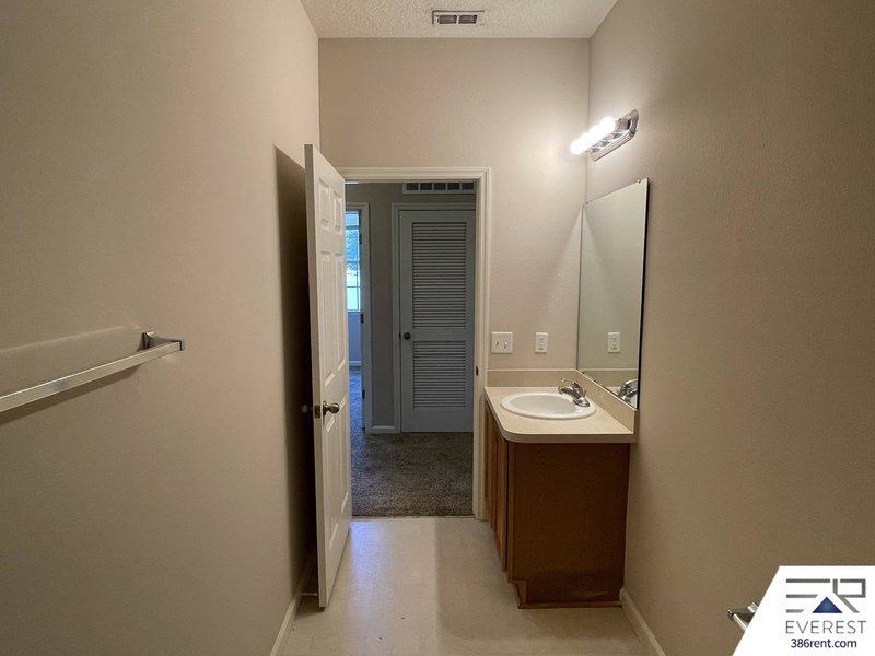 FUNCTIONAL 3/2/2 IN POPULAR LEHIGH WOODS property image